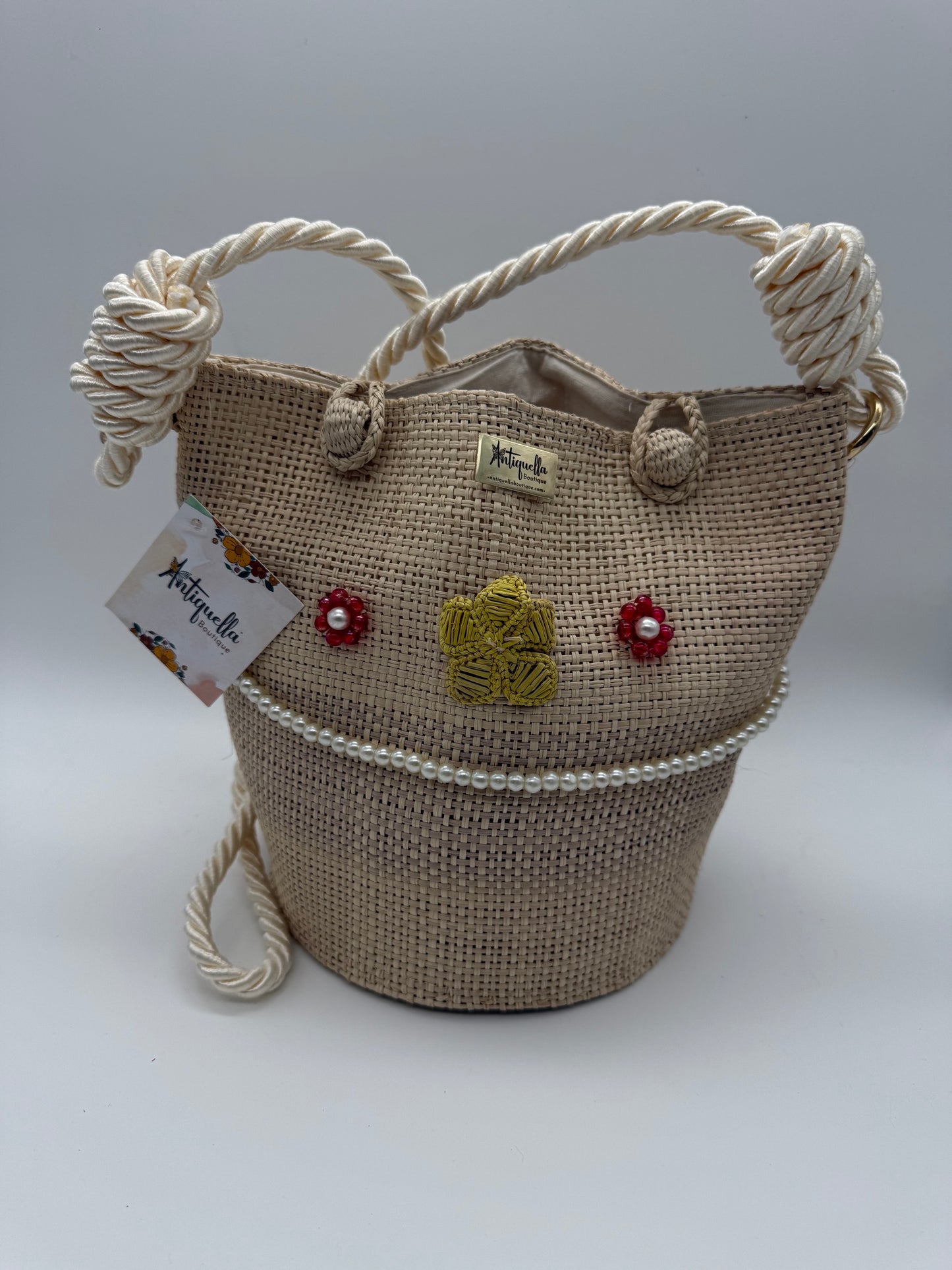 Handcrafted Iraca Fiber Bucket Bag with Floral Accents